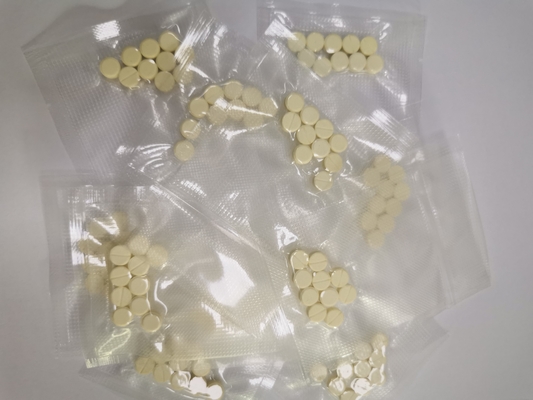 Traitement de la PIF avec des formulations orales de comprimés GS-441524