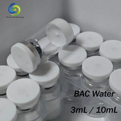 Eau bactériostatique 99% pureté Liquide clair à usage de laboratoire dans des flacons à plusieurs volumes